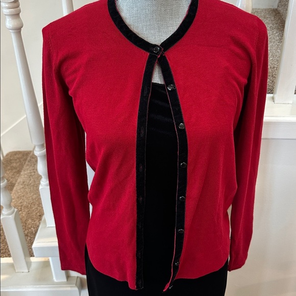 Nwt. Question sweater - Picture 2 of 5